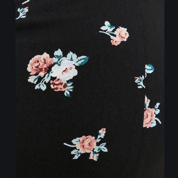 NWT Torrid Black Floral Challis Sharkbite Dress 2X - Picture 3 of 13